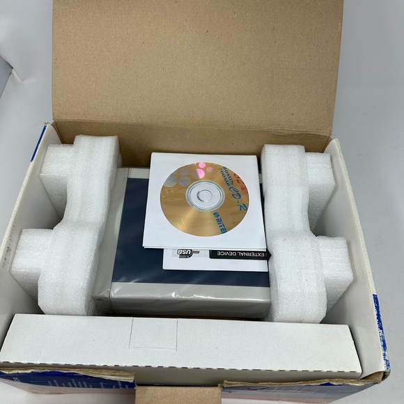 Vintage Polaroid BurnMAX40EX External CD Writer/Rewriter NEW Open Box E4 - Picture 3 of 5